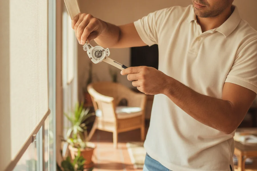 Reparación de una persiana enrollable en una vivienda de Esplugues de Llobregat
